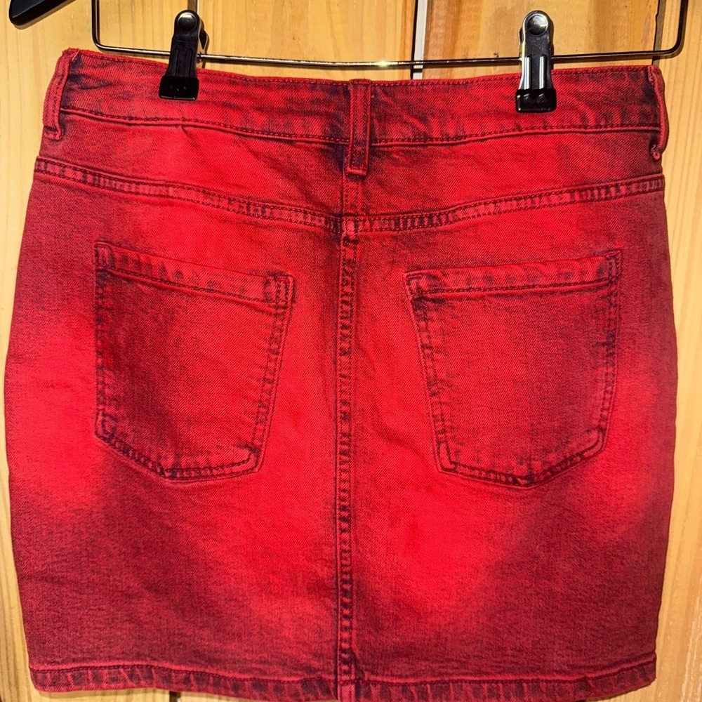 H&M Vibrant Red Pencil Skirt - Picture 2 of 4